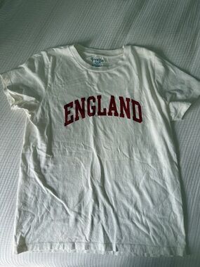 Brandy Melville Cream England Tee